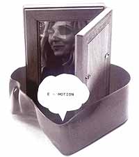 aktionistisches Selbstportr�t, fotografiert von Roman Scheidl, 1979 - Blatt aus  E-motion*kunstZEITschrift, 2000